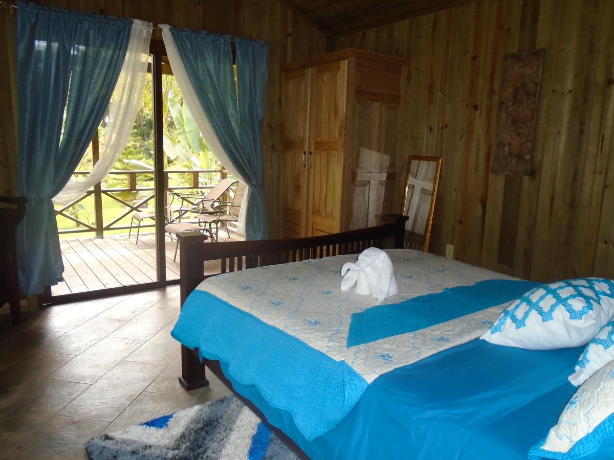 J And H Garden Cabinas Bocas Town Exterior photo