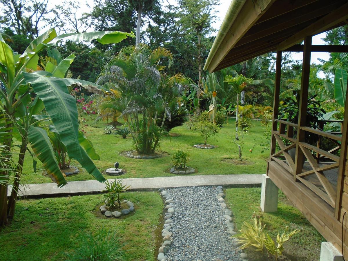 J And H Garden Cabinas Bocas Town Exterior photo