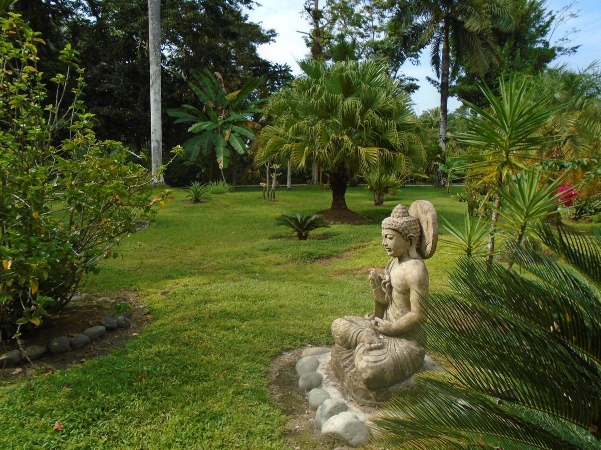 J And H Garden Cabinas Bocas Town Exterior photo